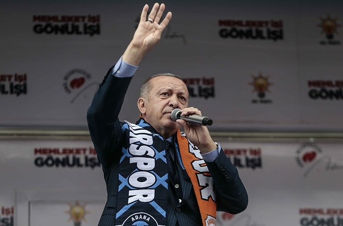 Erdoğan'ın Mitinginde Çay Kavgası Çıktı: 'Ben Sizin Hepinize Çay Vereyim'