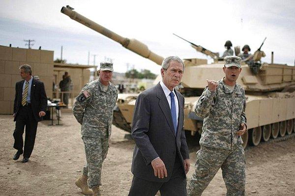 2003: ABD askerleri, Irak-Kuveyt sınırındaki askerden arındırılmış bölgeye girdi. ABD uçakları da Irak'ın batısını bombalamaya başladı.
