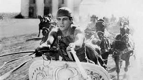 1925: Sessiz sinema döneminin en pahalı filmi olan (3.9 milyon dolar) "Ben Hur", gösterime girdi.