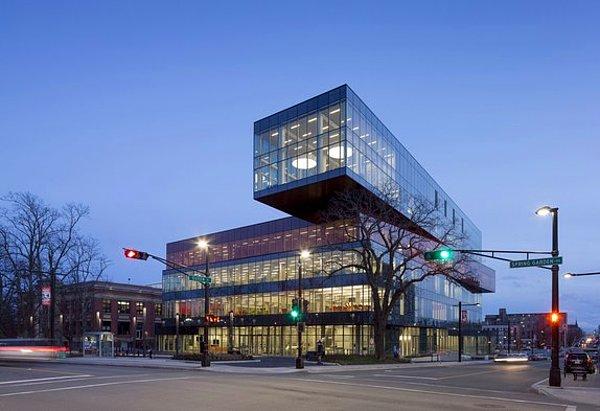 Kanada'da camlı mimarisiyle dikkati çeken Halifax Merkez Kütüphanesi dokuzuncu,