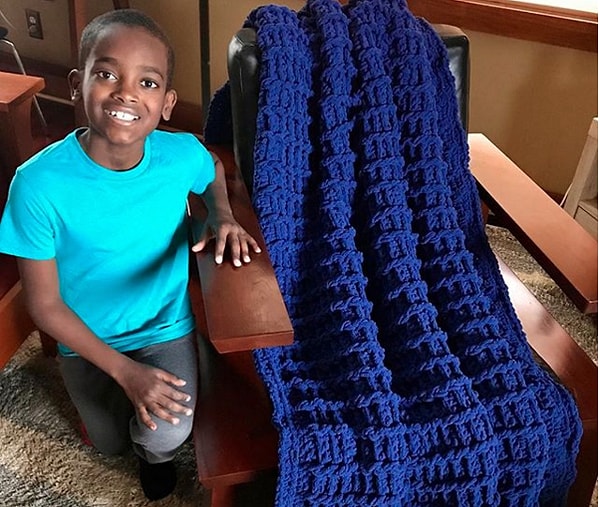 9. В настоящее время Джона пишет собственную книгу о вязании крючком.