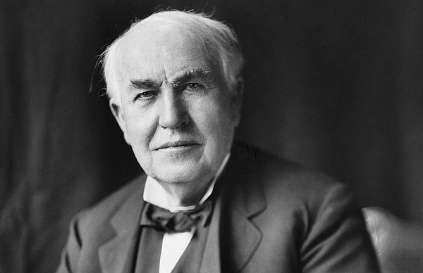 6. Какой известный ученый запечатлен на этом снимке?