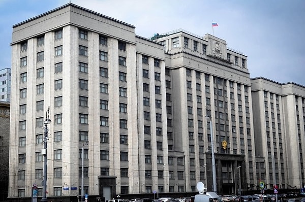 10. Принятие законов в России входит в обязанности...