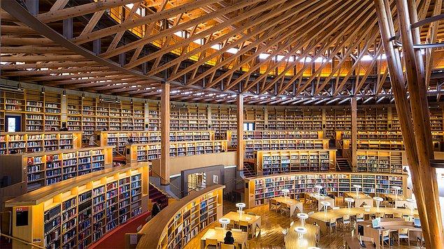 Üretimin en yoğun olduğu üniversiteler, öncelikle kütüphanesinin tamamlanmasıyla öğretim hayatına başlar.