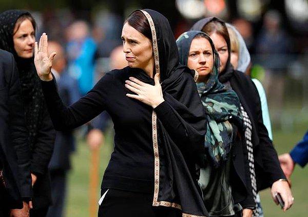 Yeni Zelanda Başbakanı Jacinda Ardern, Christchurch'deki Hagley Park'ta kılınan cuma namazına katıldı.