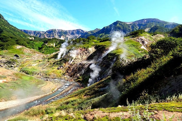 4. Где можно наблюдать такой необычный пейзаж?