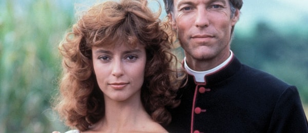 7. Кто является автором романа "Поющие в терновнике", по которому был снят одноименный сериал с Ричардом Чемберленом в главной роли?