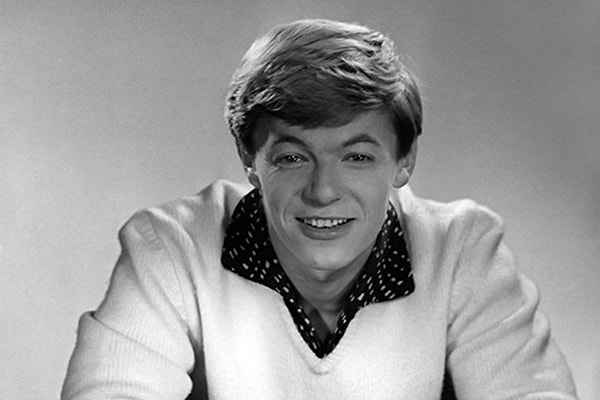 4. Одной из супруг Александра Збруева была ...?