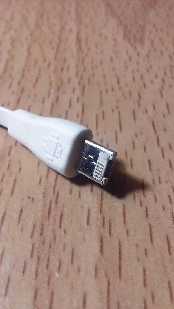 10. Это зарядное устройство работает как для Apple, так и для Android