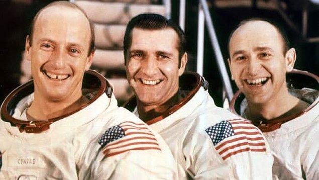 7. Apollo 12 Görevi'nde Pete Conrad'ın ilk sözleri astronotların yazılı bir senaryoya sahip olmadıklarını kanıtlamak için girdiği 500 dolarlık iddia yüzünden söylendi. İşte o sözler: "Vuhuu! Adamım, Neil için küçük olabilir fakat benim için uzun bir adam."