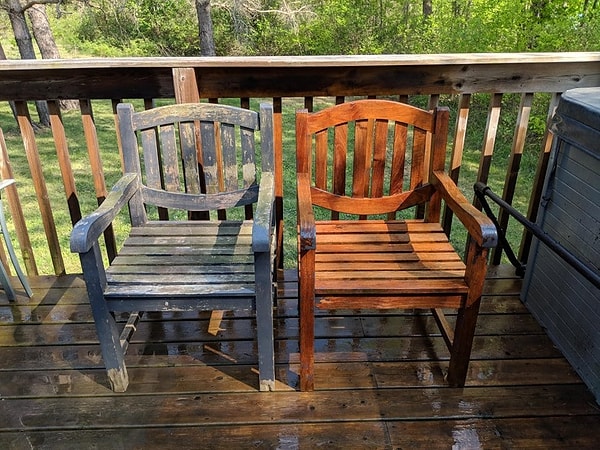 17. Если присмотреться к креслу справа, видно, что оно тоже было синеватым до того, как его помыли