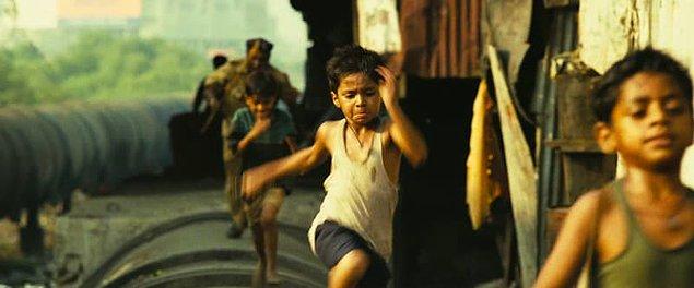 17. Slumdog Millionaire: Jamal'ın annesinin vahşice öldürüldüğü dakikalar.