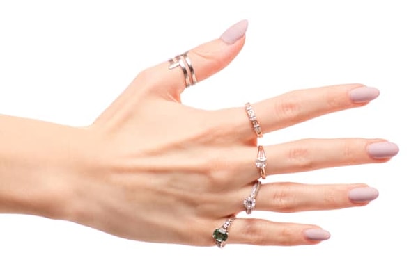 7. В какую сторону наклонен ваш безымянный палец?