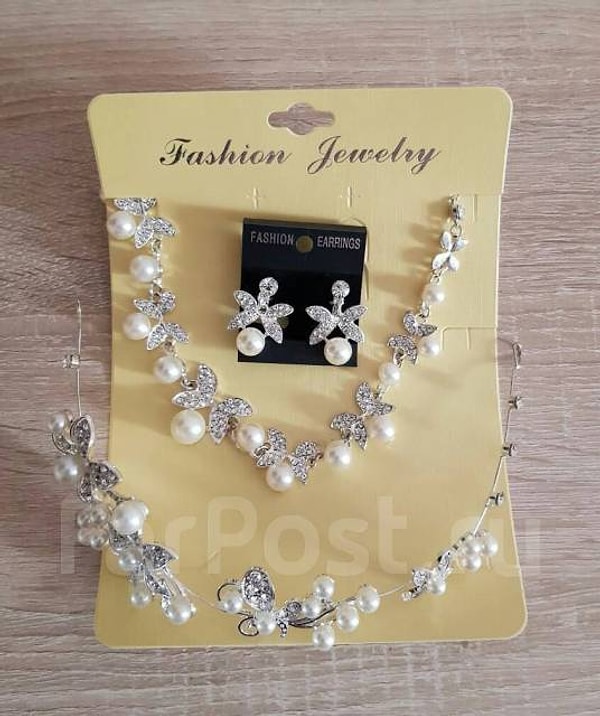 7. Бижутерия в комплекте