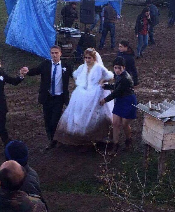 17. Вся тоска и безысходность русских свадеб на этом снимке