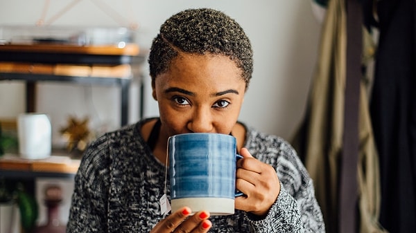 16. Если вы пьете что-то после еды, то пропускаете жидкость сквозь зубы, чтобы избавиться от кусочков, застрявших в них, так, что это прекрасно слышно всем окружающим?