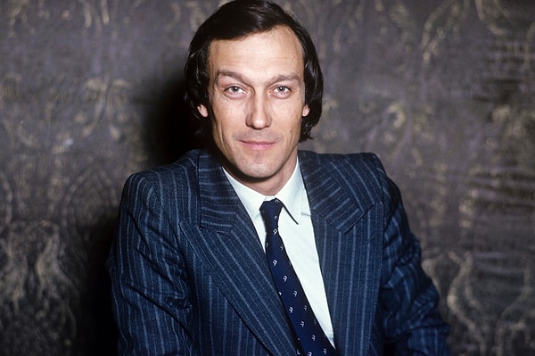 2. А помните имя этого мужчины?