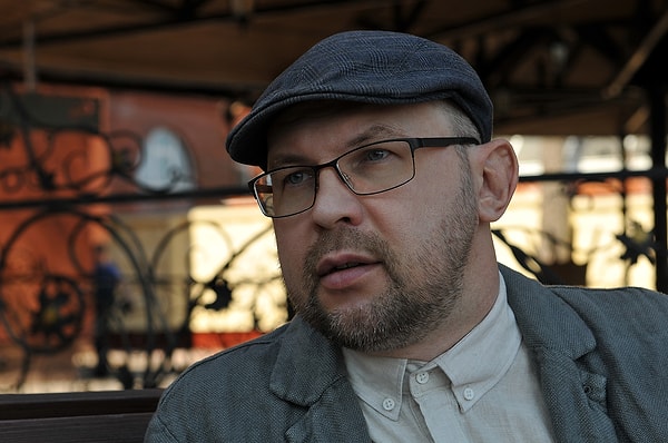 10. Автор культового романа "Географ глобус пропил" Иванов носит имя...