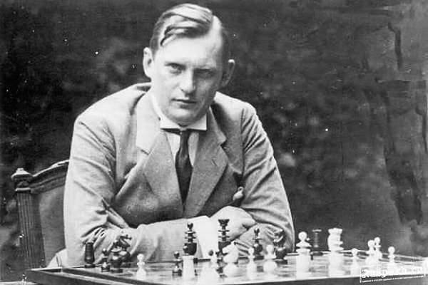 13. Как звали Алехина, четвертого чемпиона мира по шахматам?