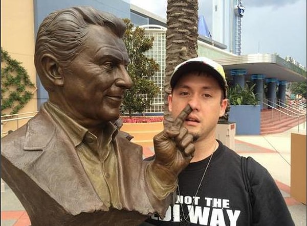 27. "У тебя тут козявка"