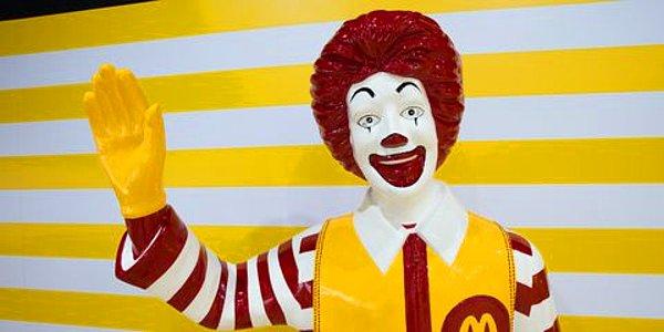 6. "Ne zaman Ronald McDonalds heykelini görsem mutlaka bir beşlik çakarım. "