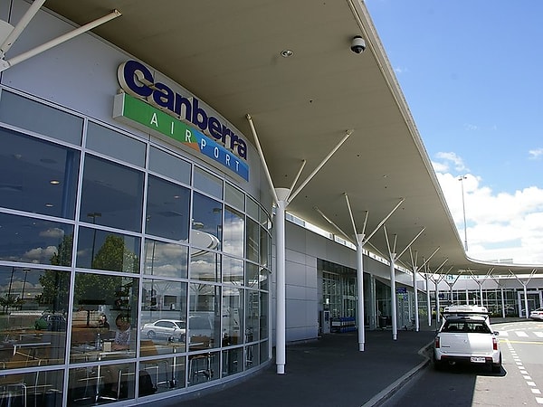 13. Аэропорт "Канберра". Где он находится?