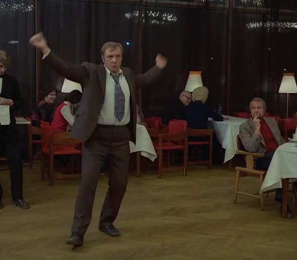 11. Как называлась песня, под которую танцевал Афоня?