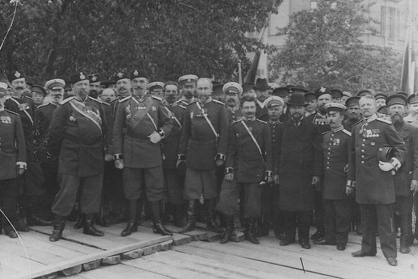 6. Благодаря какому императору появился Семеновский лейб-гвардии полк, который на момент появления именовался Потешным полком?