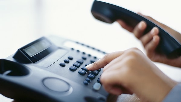 2. Что в переводе с греческого означает слово "телефон"?