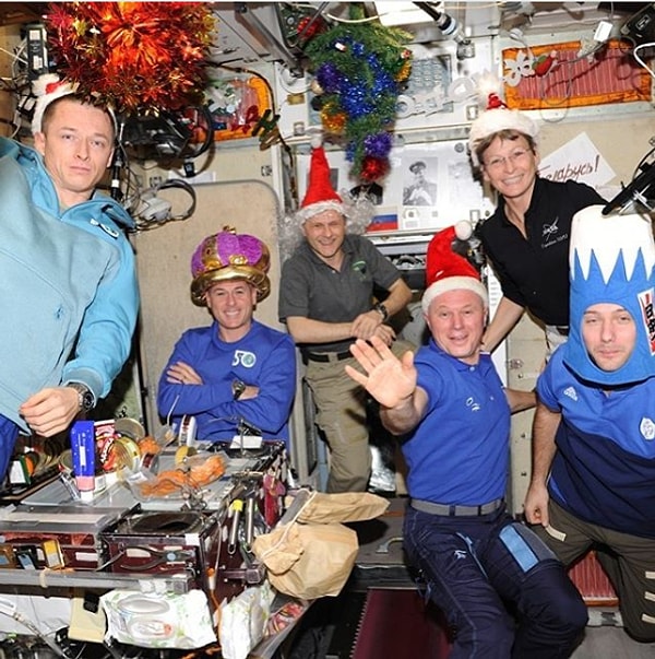 13. В космосе справляют не только дни рождения, но и Новый год 🎄