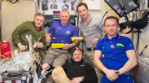 27. Приятного аппетита из космоса, друзья 😆