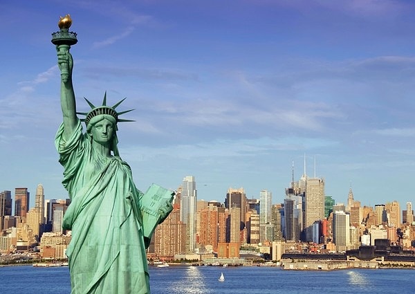 10. Где был выплавлен металл каркаса Статуи Свободы?