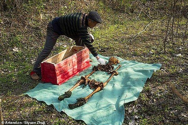 Çin'de mezarlıkları kazmak veya ölüleri rahatsız etmek oldukça saygısız bir davranış olarak görülüyor.