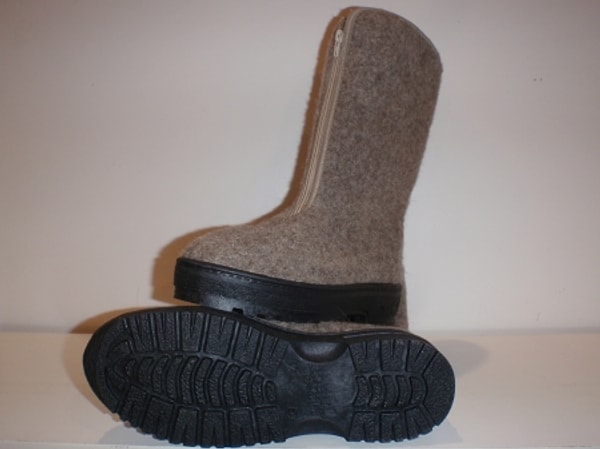 10. Как в народе величали эти сапоги на молнии?