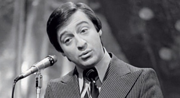 3. Этот юморист до сих пор пользуется бешенной популярностью. А зовут его...