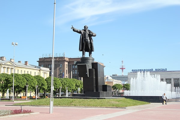 4. А какой транспорт встречал Ленина на Финляндском вокзале?