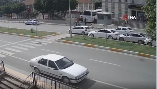 Yaya Geçidinde Yayaya Yol Verince Zincirleme Kaza Meydana Geldi!