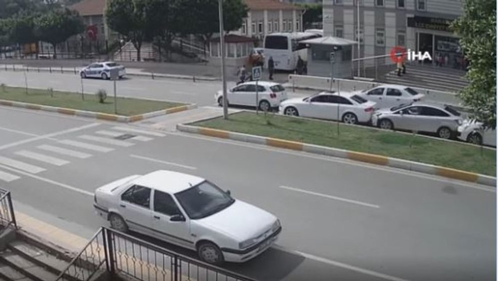 Yaya Geçidinde Yayaya Yol Verince Zincirleme Kaza Meydana Geldi!