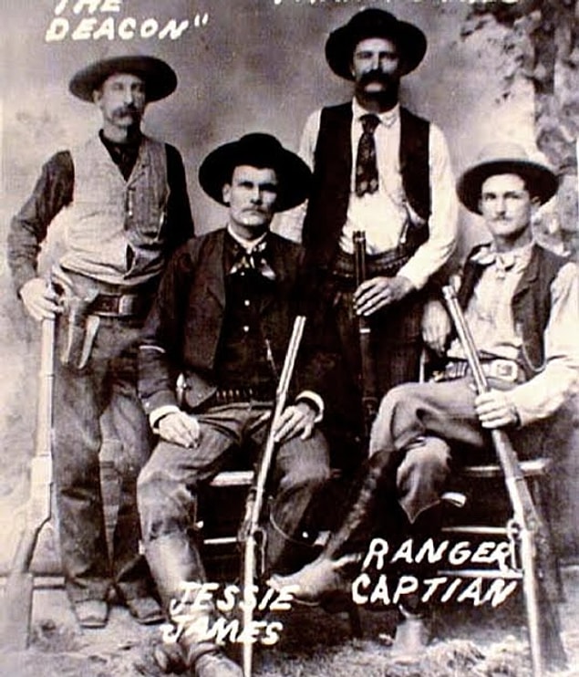 2 yıl sonra ise artık Jesse James efsanesi başlayacaktır. Jesse ve Frank James, Younger çetesine katılırak 1868 yılında Kentucky’de ilk banka soygununu gerçekleştirdiler.