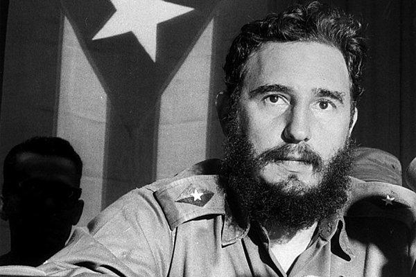 1961 - ABD'nin desteklediği sürgündeki Kübalılar, Fidel Castro'yu devirmek üzere Küba'ya çıkarma yaptı.