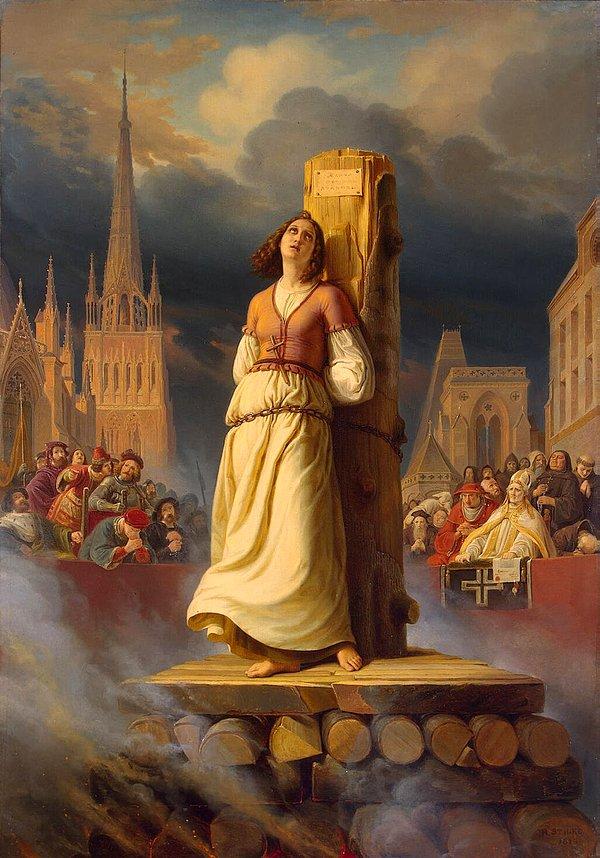 1909 - Jeanne d'Arc, azize ilan edildi.
