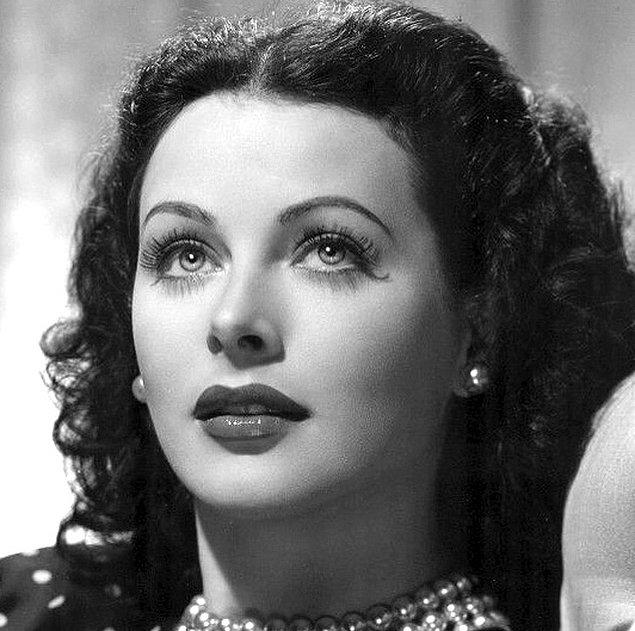 10. 1914 yılında Viyana'da doğdu. Avusturyalı, Amerikalı bir sinema oyuncusu ve WiFi'ın asılı mucidi; Hedy Lamarr