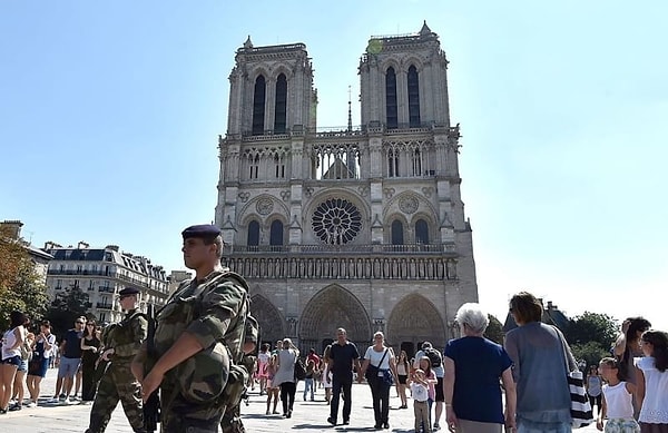 9. ...и более 850 лет оставался символом Парижа, французской и даже мировой истории.