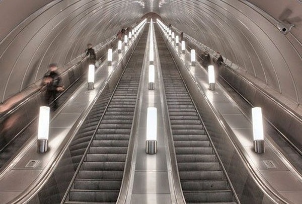 4. На какой станции самый короткий эскалатор, который поднимает пассажиров всего на 3 метра?