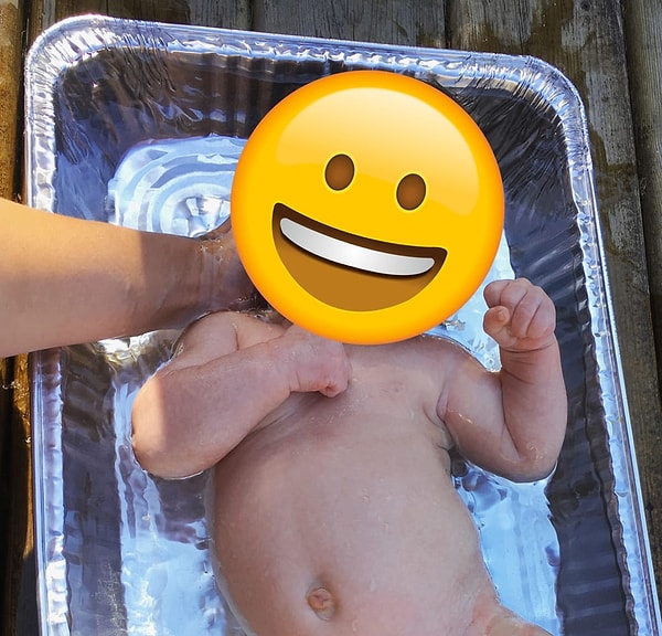 18. Нет ничего невозможного для мамы, которой срочно нужно искупать свое чадо (а ванночки поблизости нет :).