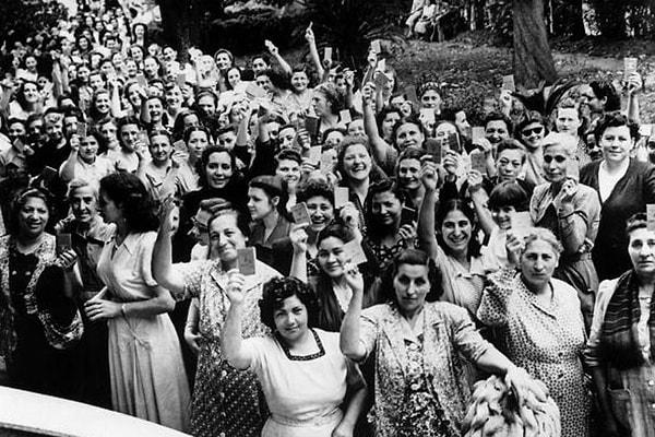 2. Peki Türkiye'de kadınlar ilk olarak hangi yıl oy vermeye başladı?