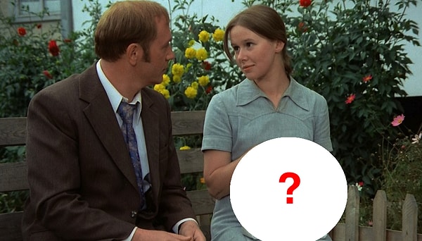 11. Какого цвета была сумка у Кати в фильме "Афоня"?