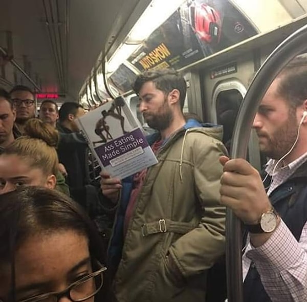 5. В метро можно быть собой и не стесняться своих самых странных хобби...