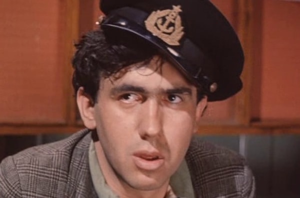 9. Помните кличку Кости Сапрыкина в сериале «Место встречи изменить нельзя»?