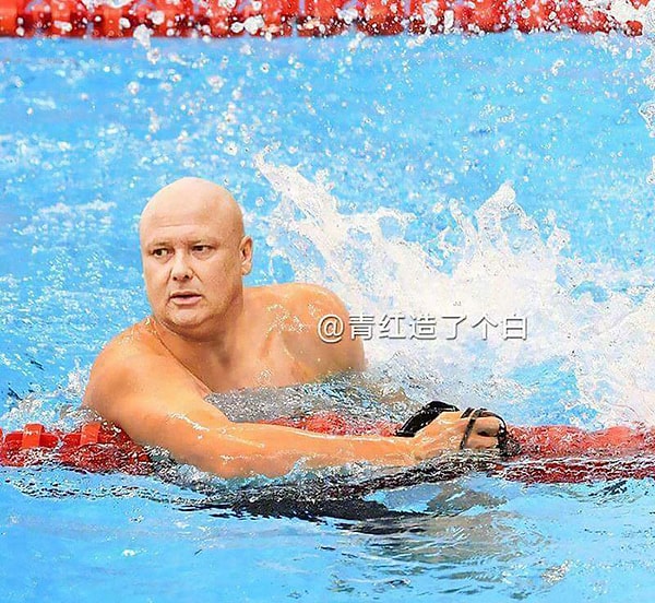 #12 Паук недоволен, что ему пришлось намочить лапки.